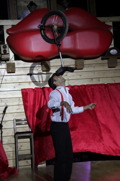 Electro Swing at Rikkyz
